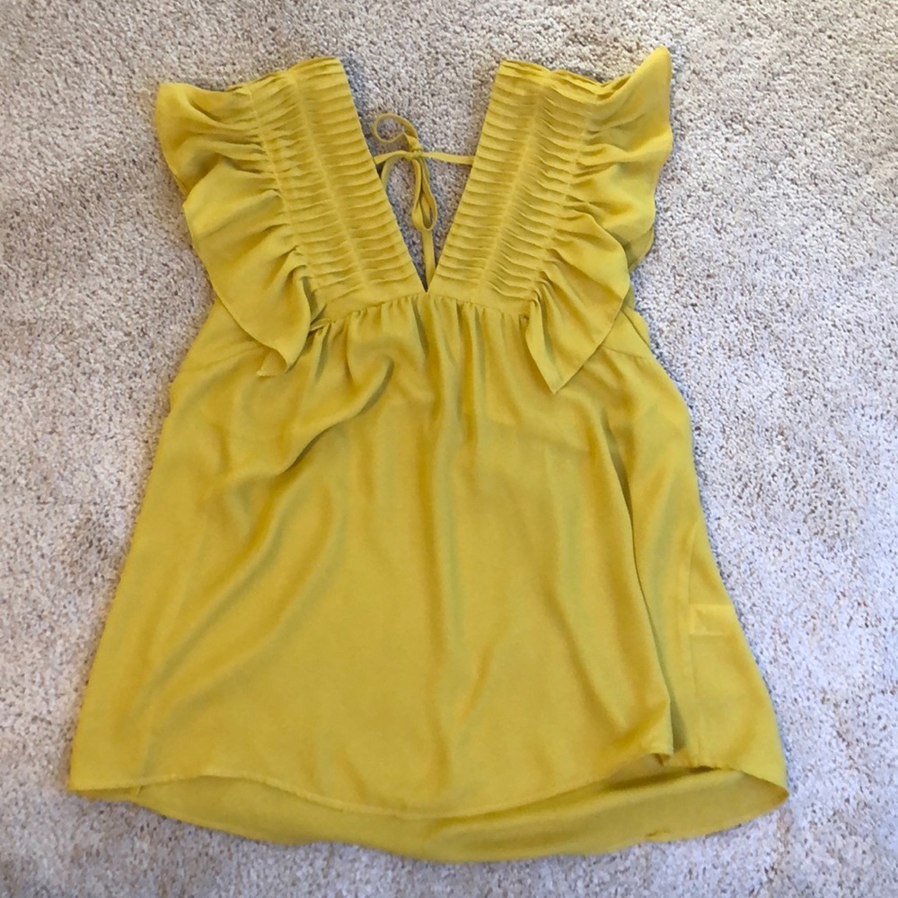 Cute yellow shirt